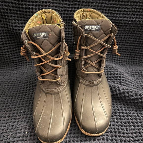 Women sperry boots. Great for cold weather water resistant. Great conditions. - Picture 4 of 4